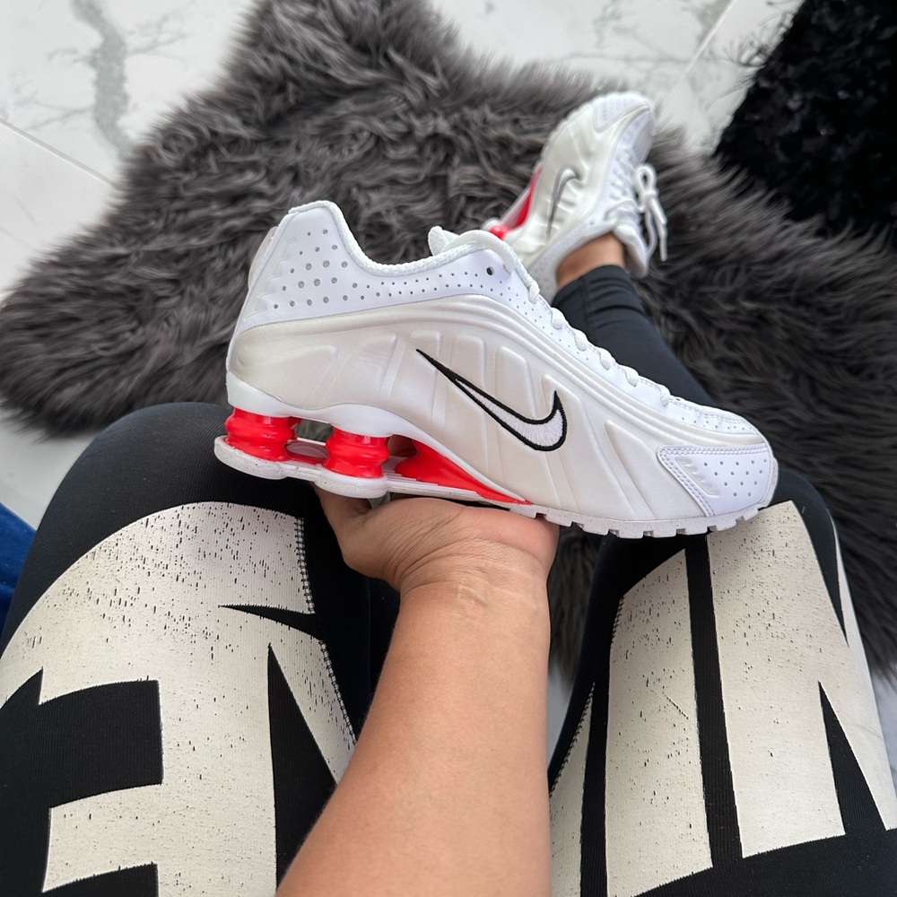 Nike Shox R4 - Picture 3 of 12